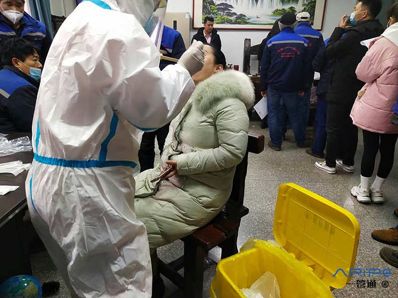 還在為過(guò)年回家做核酸煩惱嗎？《一管通》通風(fēng)管道制作公司統(tǒng)一為員工做核酸檢測(cè)