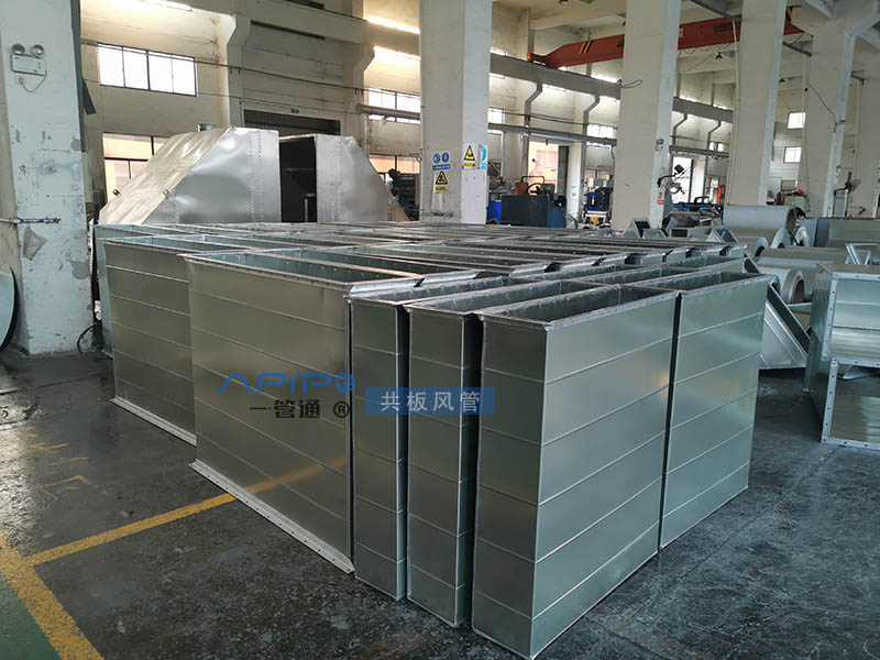 共板風(fēng)管裝車發(fā)貨江陰，用于地下車庫通風(fēng)與消防排煙工程