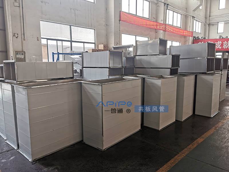 共板風(fēng)管裝車發(fā)貨江陰，用于地下車庫通風(fēng)與消防排煙工程